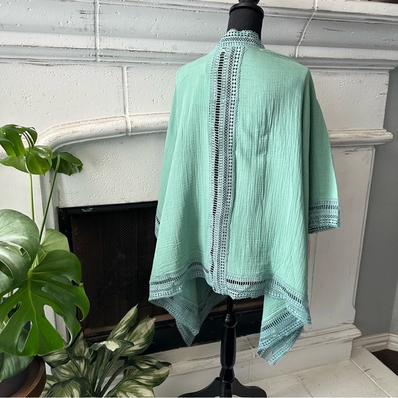 Davi & Dani | Gauzy Lace Detailed Turquoise Kimono - Picture 1 of 6